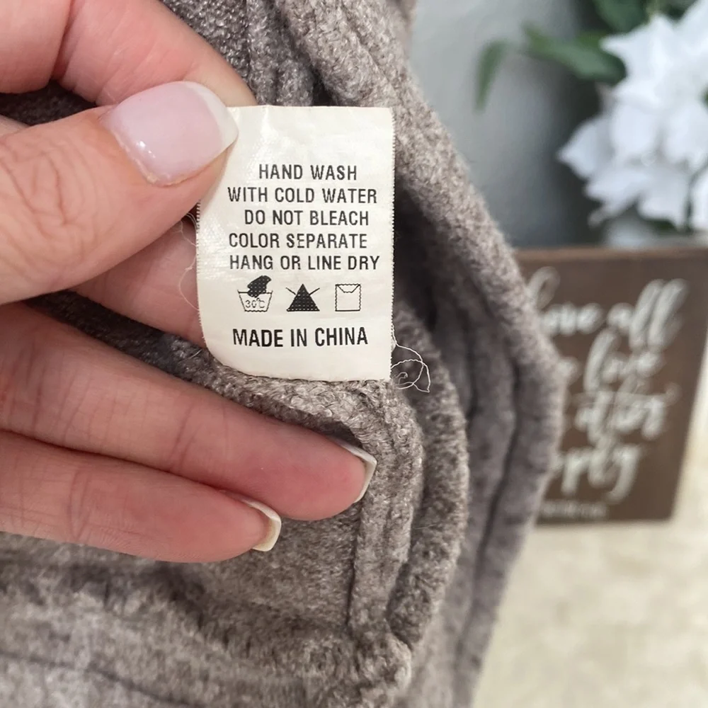 Dreamers cardigan, Size Small - Picture 6 of 10